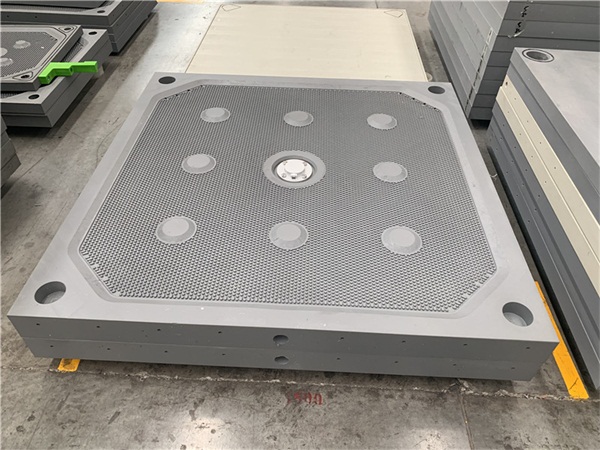 板框式壓濾機(jī)濾板生產(chǎn)廠家直銷(xiāo)價(jià)格合理